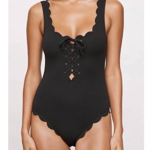 Marysia Palm Springs Mallot One Piece Black Medium Lace Up Scallop Swimsuit EUC